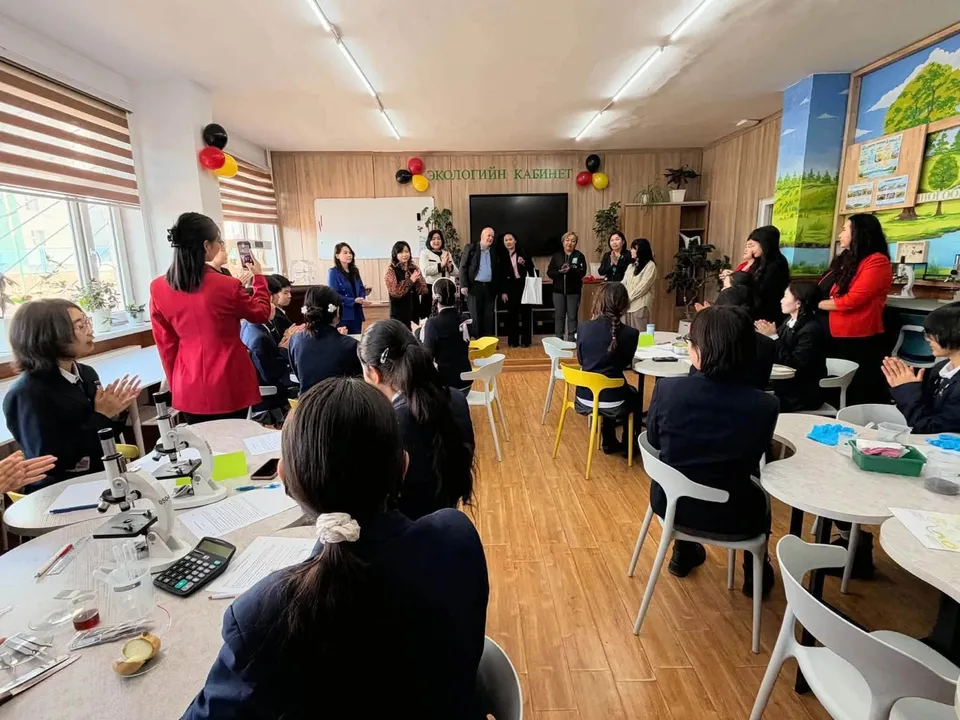 ОРХОН АЙМГИЙН 14 ДҮГЭЭР СУРГУУЛЬД ЭКОЛОГИЙН КАБИНЕТ БАЙГУУЛЛАА