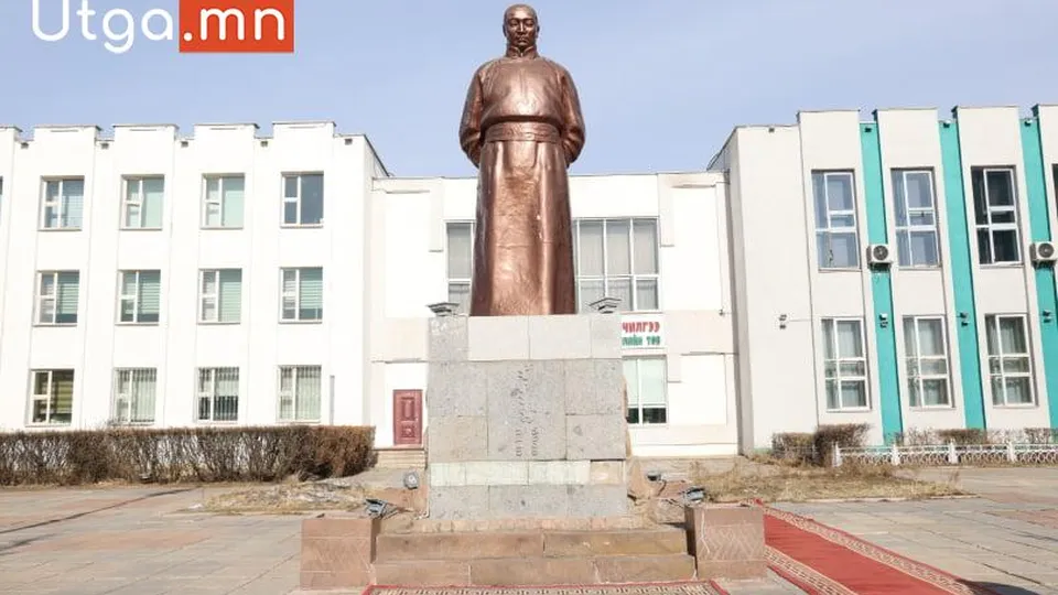 Эх орончдын өдрийн баярын мэндийг дэвшүүлье.